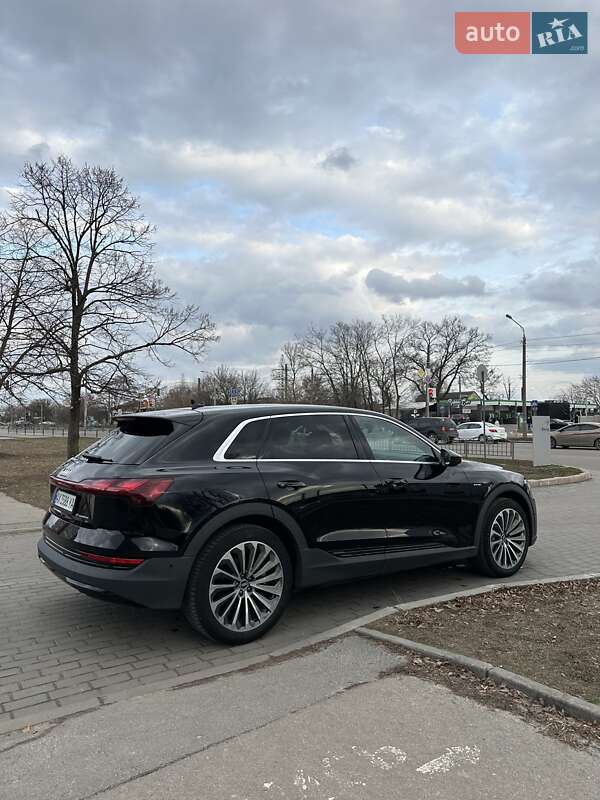 Внедорожник / Кроссовер Audi e-tron 2021 в Киеве