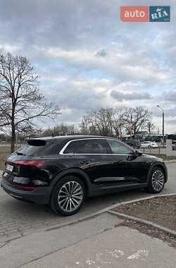 Внедорожник / Кроссовер Audi e-tron 2021 в 
