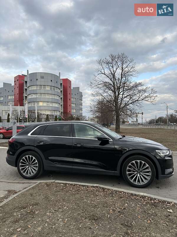 Внедорожник / Кроссовер Audi e-tron 2021 в Киеве