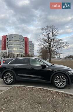 Внедорожник / Кроссовер Audi e-tron 2021 в 