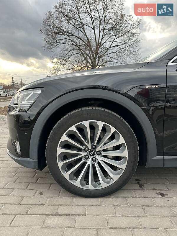 Внедорожник / Кроссовер Audi e-tron 2021 в Киеве