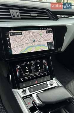 Внедорожник / Кроссовер Audi e-tron 2021 в 