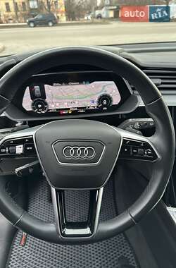Внедорожник / Кроссовер Audi e-tron 2021 в 