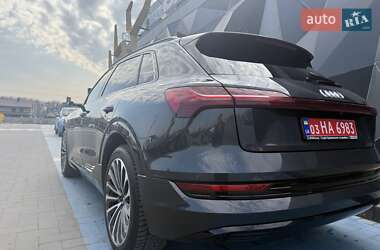 Позашляховик / Кросовер Audi e-tron 2019 в 