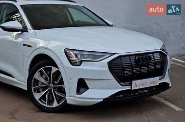 Внедорожник / Кроссовер Audi e-tron 2020 в 