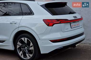 Внедорожник / Кроссовер Audi e-tron 2020 в 