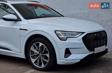 Внедорожник / Кроссовер Audi e-tron 2020 в 