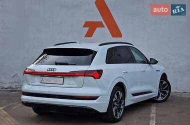 Внедорожник / Кроссовер Audi e-tron 2020 в 