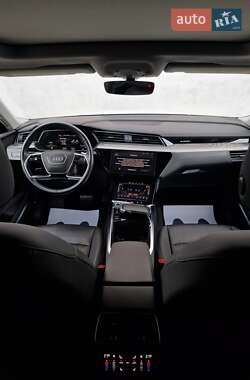 Внедорожник / Кроссовер Audi e-tron 2020 в 