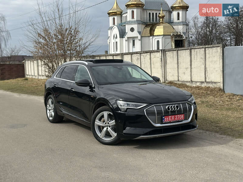 Позашляховик / Кросовер Audi e-tron 2020 в 
