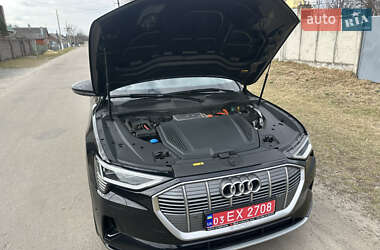 Позашляховик / Кросовер Audi e-tron 2020 в 