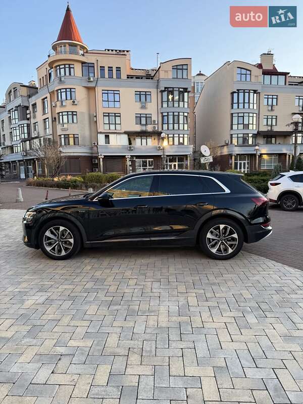 Внедорожник / Кроссовер Audi e-tron 2019 в Киеве