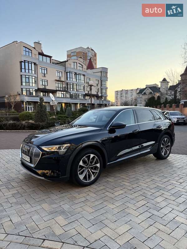 Внедорожник / Кроссовер Audi e-tron 2019 в Киеве