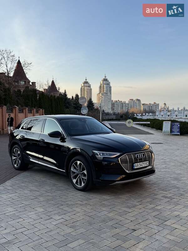 Внедорожник / Кроссовер Audi e-tron 2019 в Киеве