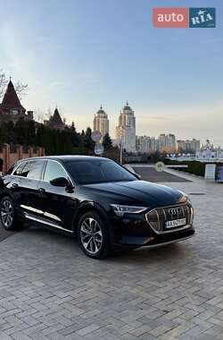 Позашляховик / Кросовер Audi e-tron 2019 в 