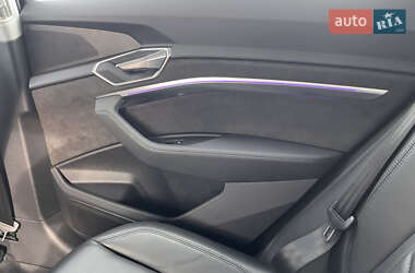 Внедорожник / Кроссовер Audi e-tron 2020 в 