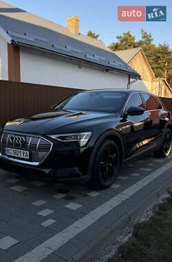 Внедорожник / Кроссовер Audi e-tron 2021 в 