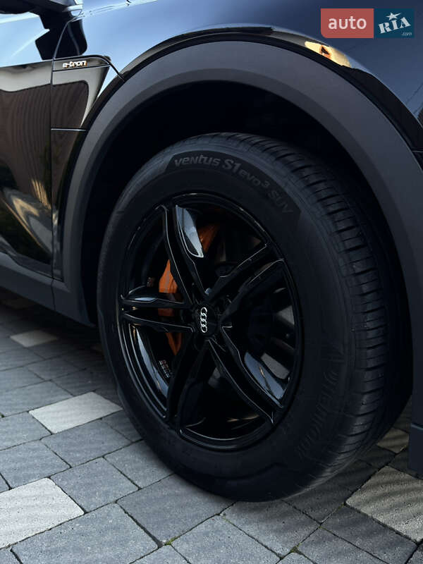 Позашляховик / Кросовер Audi e-tron 2021 в Золочеві