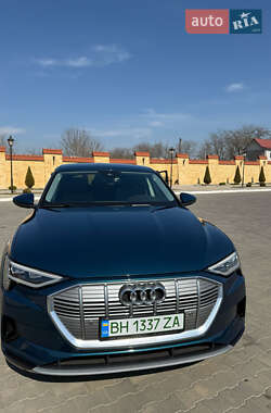 Внедорожник / Кроссовер Audi e-tron 2021 в 