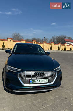 Внедорожник / Кроссовер Audi e-tron 2021 в 