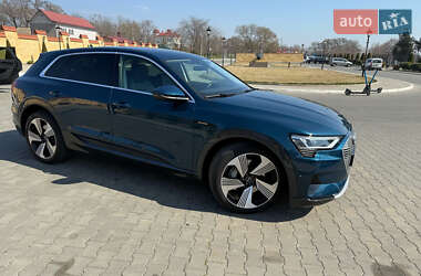 Внедорожник / Кроссовер Audi e-tron 2021 в 