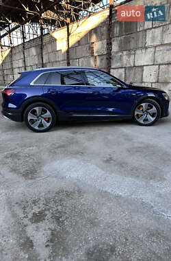 Внедорожник / Кроссовер Audi e-tron 2020 в 