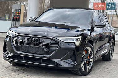 Внедорожник / Кроссовер Audi e-tron 2022 в 