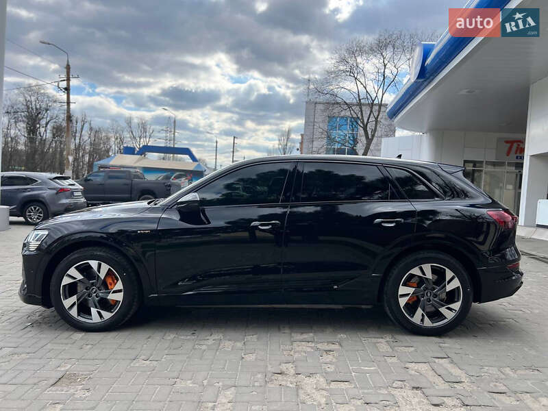Внедорожник / Кроссовер Audi e-tron 2022 в Днепре фото 14 Внедорожник / Кроссовер Audi e-tron 2022 в Днепре