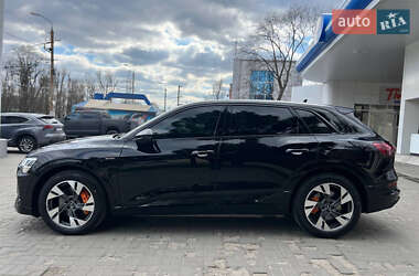 Внедорожник / Кроссовер Audi e-tron 2022 в 