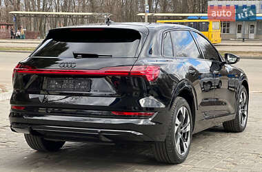 Внедорожник / Кроссовер Audi e-tron 2022 в 