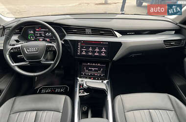 Внедорожник / Кроссовер Audi e-tron 2022 в 