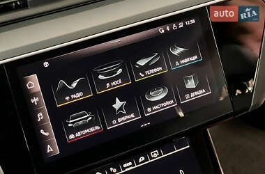 Внедорожник / Кроссовер Audi e-tron 2022 в 