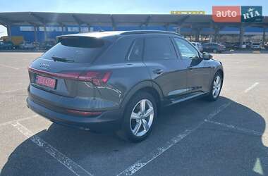 Внедорожник / Кроссовер Audi e-tron 2020 в 