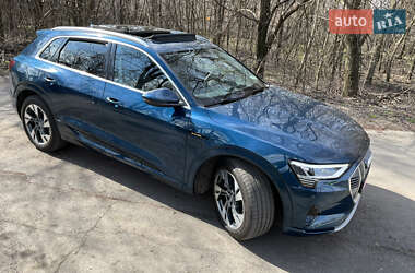 Внедорожник / Кроссовер Audi e-tron 2020 в 