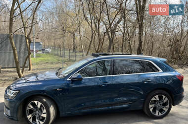 Внедорожник / Кроссовер Audi e-tron 2020 в 