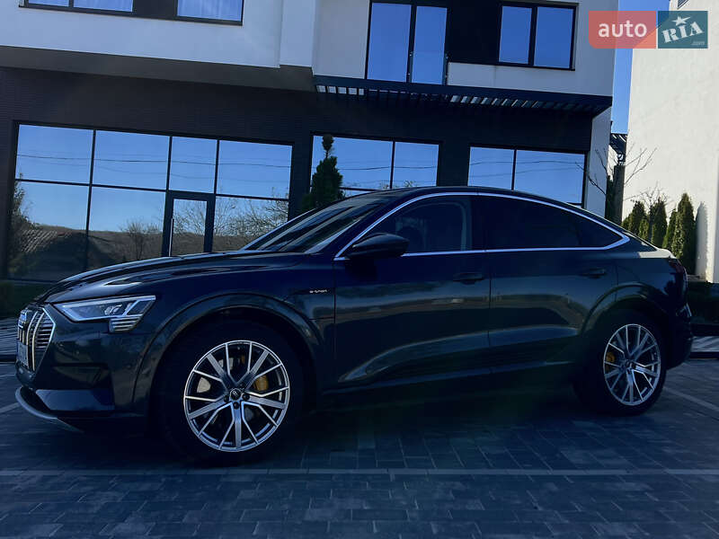 Внедорожник / Кроссовер Audi e-tron 2022 в Ужгороде