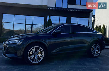 Внедорожник / Кроссовер Audi e-tron 2022 в 