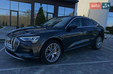 Внедорожник / Кроссовер Audi e-tron 2022 в 