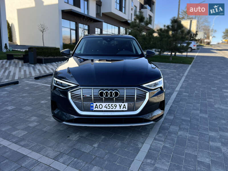 Внедорожник / Кроссовер Audi e-tron 2022 в Ужгороде