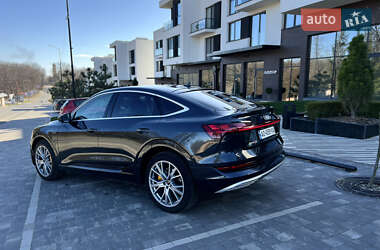 Внедорожник / Кроссовер Audi e-tron 2022 в 