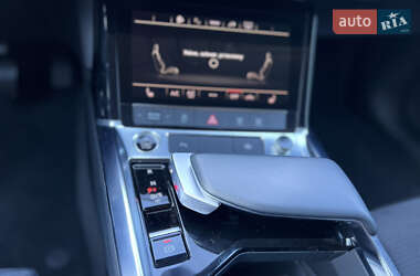 Внедорожник / Кроссовер Audi e-tron 2022 в 