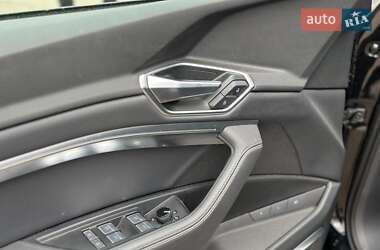 Внедорожник / Кроссовер Audi e-tron 2022 в 