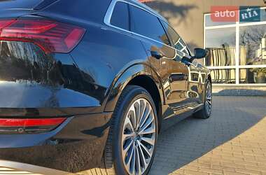Внедорожник / Кроссовер Audi e-tron 2019 в 