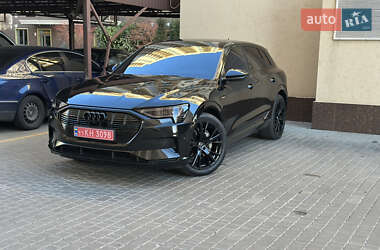 Внедорожник / Кроссовер Audi e-tron 2020 в 