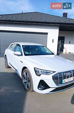 Внедорожник / Кроссовер Audi e-tron 2020 в 