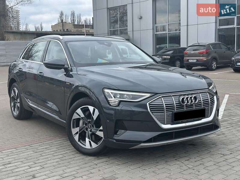 Внедорожник / Кроссовер Audi e-tron 2021 в 