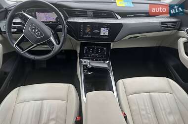 Внедорожник / Кроссовер Audi e-tron 2021 в 