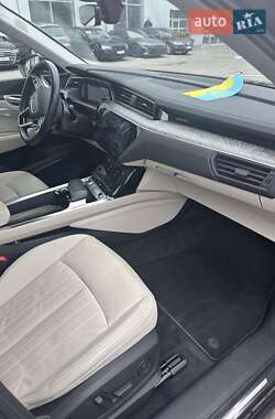 Внедорожник / Кроссовер Audi e-tron 2021 в 
