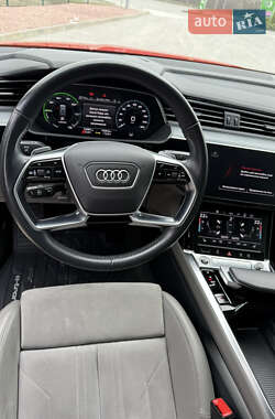 Внедорожник / Кроссовер Audi e-tron 2020 в 