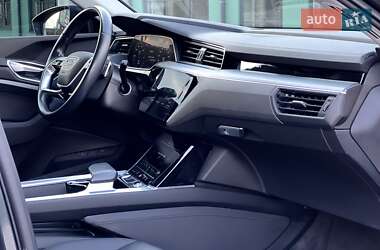 Внедорожник / Кроссовер Audi e-tron 2019 в 